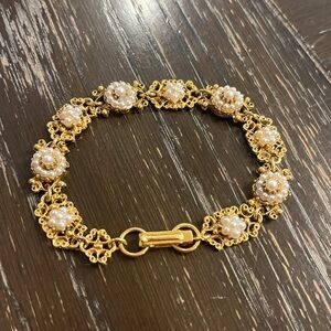 Vintage Florenza faux pearls in a Victorian style, gold tone bracelet